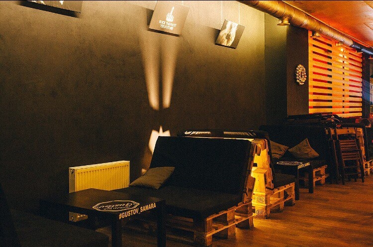 https://back.b.devtwin.multikey.studio/media/place/gustov-4e6f6125e71446bd9019bb30ac99c83d.jpg