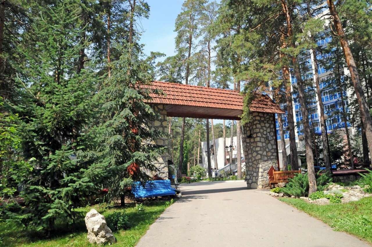 https://back.b.devtwin.multikey.studio/media/place/none--XXXL_cnUVI70.jpg