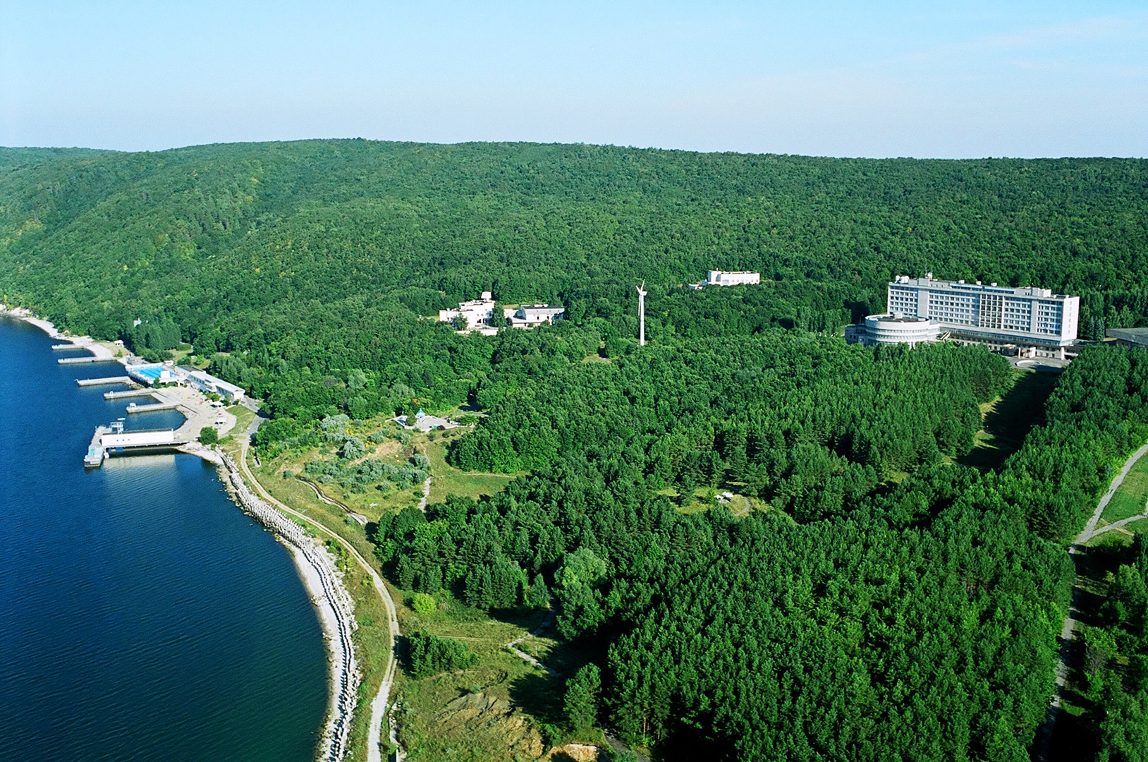 https://back.b.devtwin.multikey.studio/media/place/none-Volzhskij-utes-1.jpg