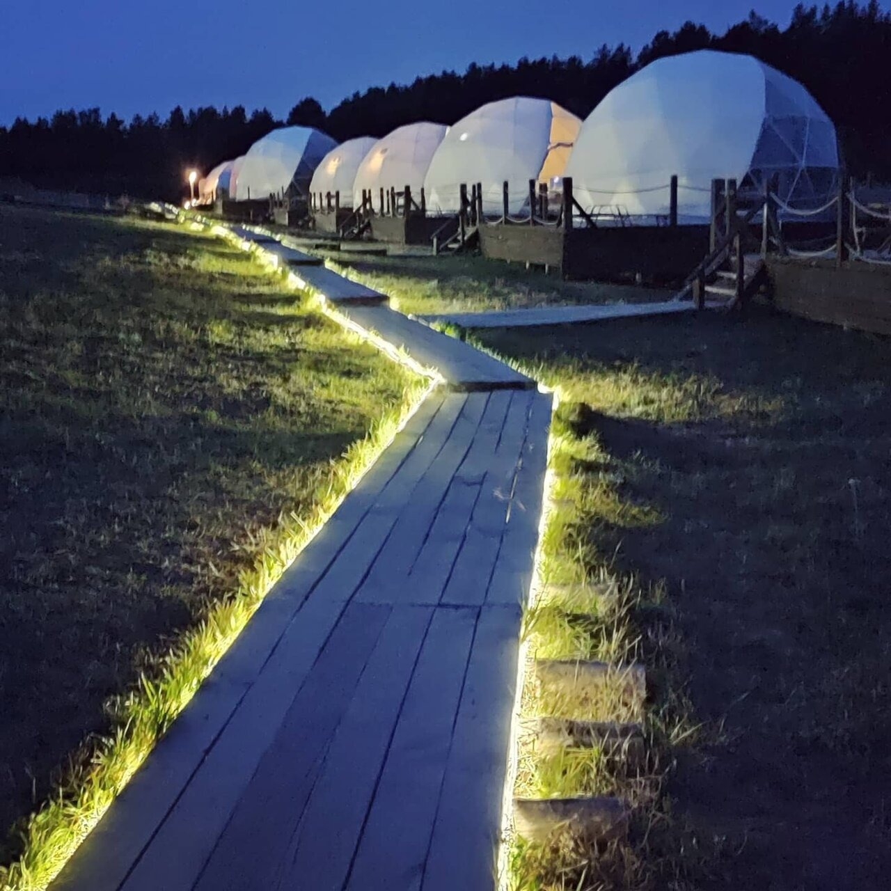 https://back.b.devtwin.multikey.studio/media/place/smolkinoecovillage-smolkinoecovillage-XXXL_9.jpg